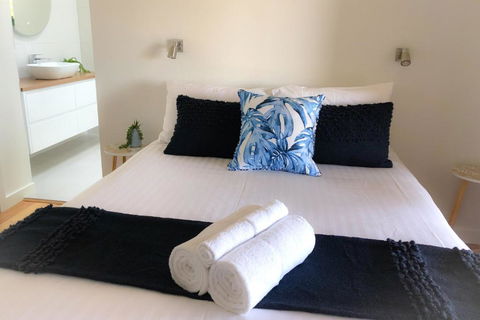 BAY OF FIRES BEACH SHACK Ocean Views From A Modern Beachhouse - St Kilda Accommodation 1