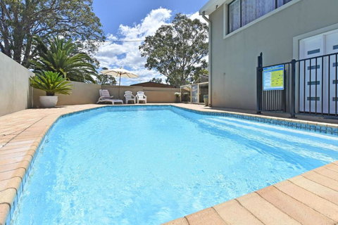 Baywatch Waterfront Lake Retreat With Private Jetty At Silverwater Lake Macqaurie - St Kilda Accommodation 1