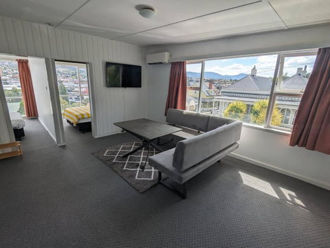 Bayley 1 - Walk To City From 2 Bedroom Apartment With City And Mountain Views - St Kilda Accommodation 0