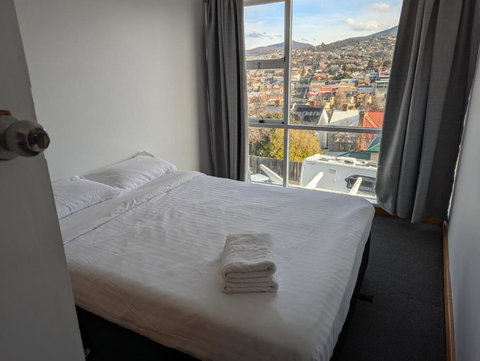 Bayley 1 - Walk To City From 2 Bedroom Apartment With City And Mountain Views - St Kilda Accommodation 1