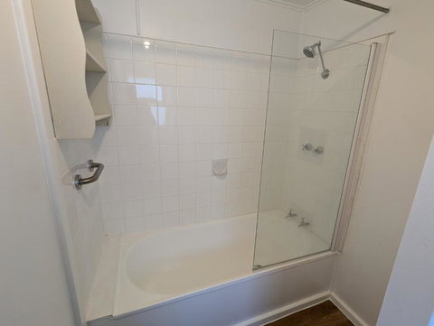 Bayley 1 - Walk To City From 2 Bedroom Apartment With City And Mountain Views - St Kilda Accommodation 4