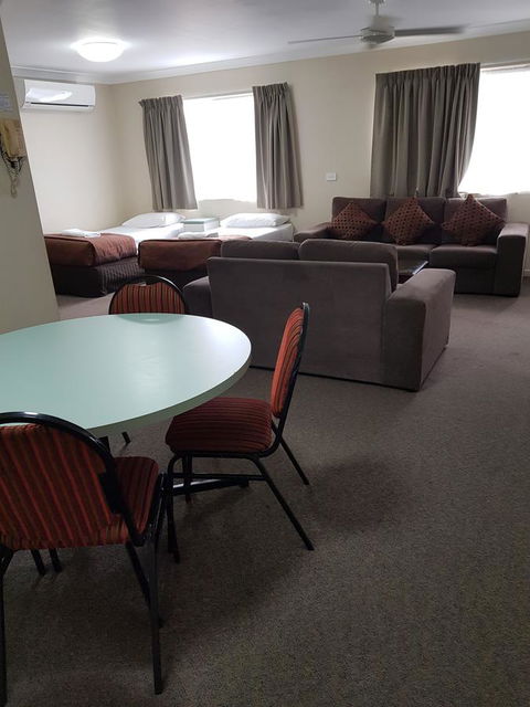 Southport Motel & Apartments - St Kilda Accommodation 11