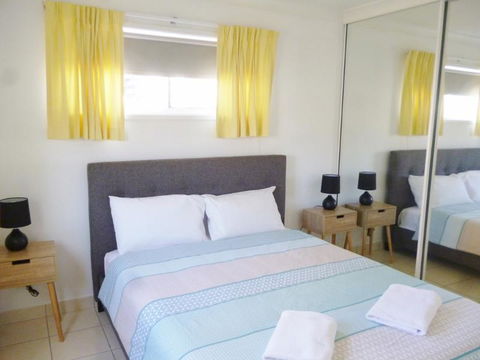 Le Lavandou Holiday Apartments - St Kilda Accommodation 2