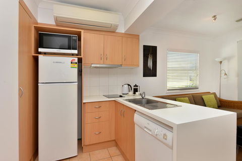 Port Douglas Apartments - Adults Only Oasis - St Kilda Accommodation 8