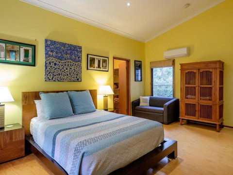 Five Bimba (Tractor House) - St Kilda Accommodation 6