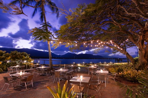 Hilton Cairns - St Kilda Accommodation 24