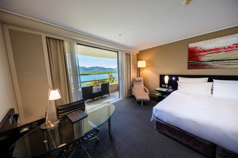 Hilton Cairns - St Kilda Accommodation 3