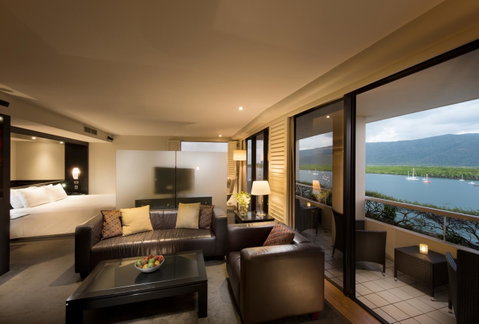 Hilton Cairns - St Kilda Accommodation 23