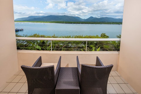 Hilton Cairns - St Kilda Accommodation 29