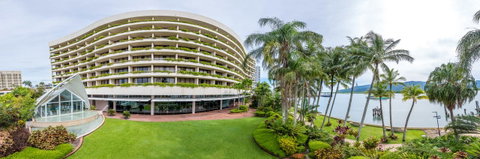 Hilton Cairns - St Kilda Accommodation 18