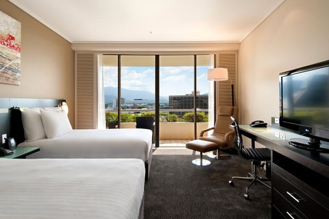 Hilton Cairns - St Kilda Accommodation 33