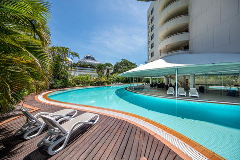 Hilton Cairns - St Kilda Accommodation 13