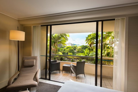 Hilton Cairns - St Kilda Accommodation 10