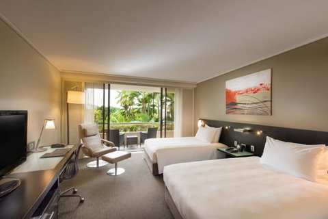 Hilton Cairns - St Kilda Accommodation 8