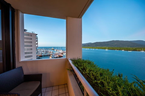 Hilton Cairns - St Kilda Accommodation 30