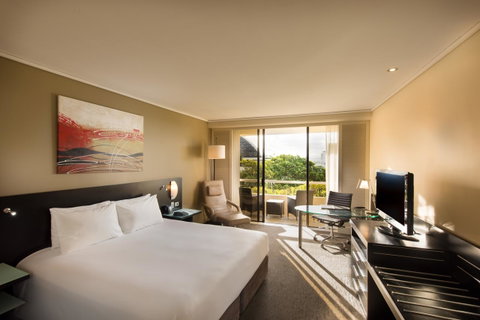 Hilton Cairns - St Kilda Accommodation 9