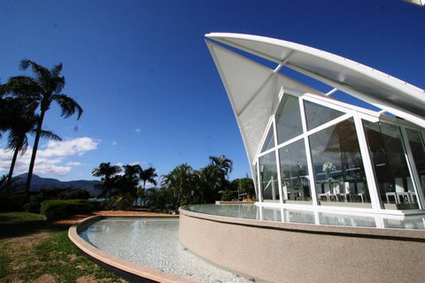 Hilton Cairns - St Kilda Accommodation 38