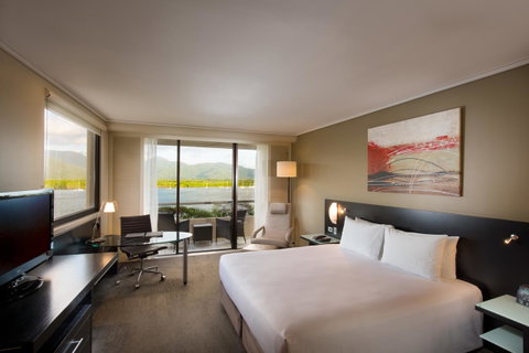 Hilton Cairns - St Kilda Accommodation 7
