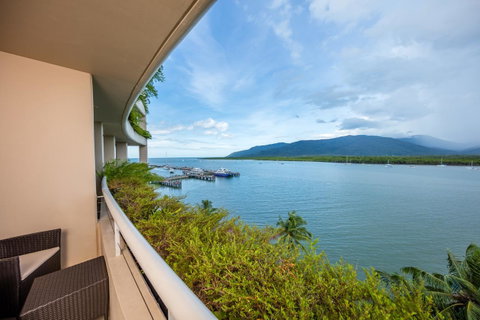 Hilton Cairns - St Kilda Accommodation 5