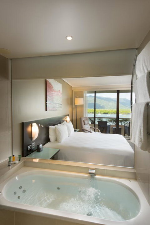 Hilton Cairns - St Kilda Accommodation 2