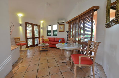 Martinique On Macrossan - St Kilda Accommodation 4