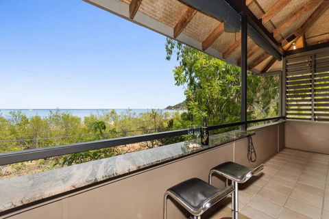 Absolute Beachfront - St Kilda Accommodation 3