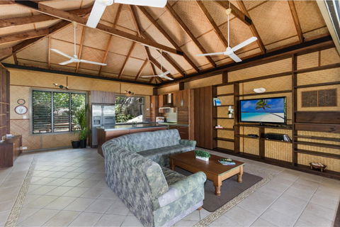 Absolute Beachfront - St Kilda Accommodation 7