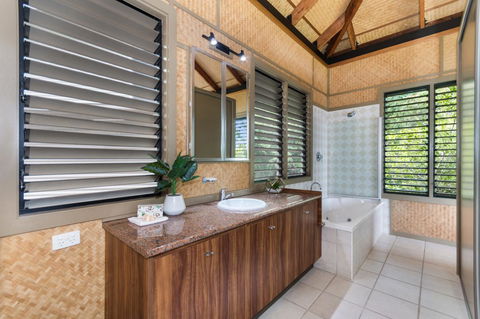 Absolute Beachfront - St Kilda Accommodation 2