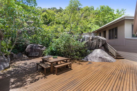 Absolute Beachfront - St Kilda Accommodation 8