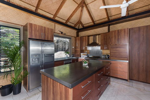 Absolute Beachfront - St Kilda Accommodation 1