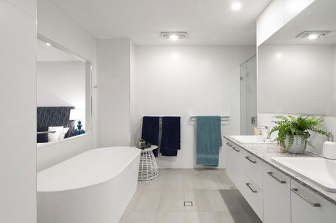 Luxury Canal Front Holiday House - St Kilda Accommodation 15