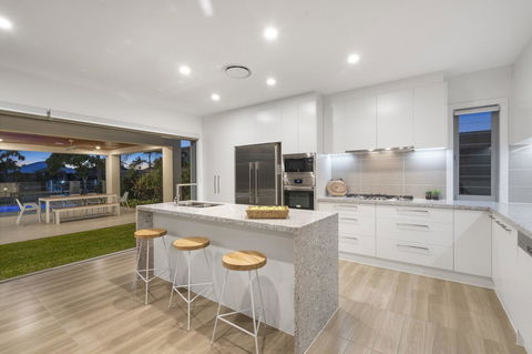 Luxury Canal Front Holiday House - St Kilda Accommodation 12