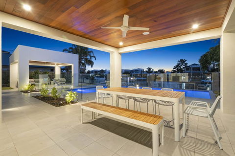 Luxury Canal Front Holiday House - St Kilda Accommodation 14
