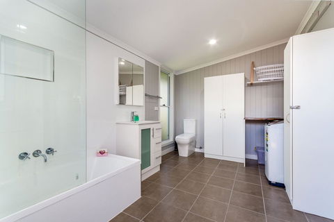Fabulous Family Destination In Paradise Parade, Bongaree - St Kilda Accommodation 16