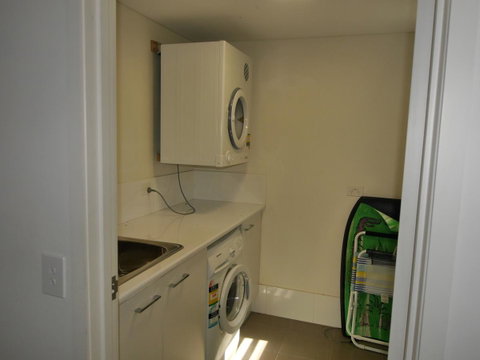 Allora 1 - St Kilda Accommodation 13