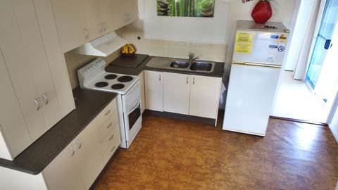 'AFRAME Tarcoola Cottage' 29 The Parade, North Haven - St Kilda Accommodation 3