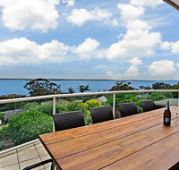 'The Bay' 25 Wallawa Rd - huge home with aircon spectacular views  chromecast - St Kilda Accommodation