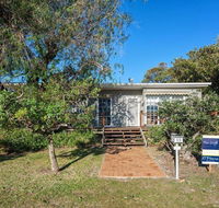 'The Croft' 11 Boulder Bay Rd - Cosy Beach House with Aircon  only 270m to the Beach