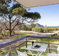 1 'Intrepid' 3 Intrepid Close - Amazing views of Shoal Bay only 100m from the Beach - St Kilda Accommodation