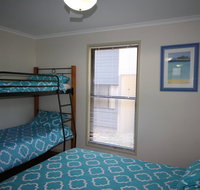 1 Naiad Court - Lowset family home with swimming pool and covered deck. Pet friendly - St Kilda Accommodation