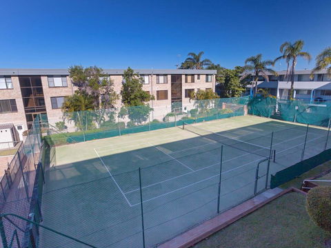 2 'The Dunes', 38 Marine Drive - Pool, Tennis Court And So Close To The Beach - St Kilda Accommodation 3