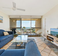 2 Bedroom Top Floor Unit - Ocean Views and Pool - St Kilda Accommodation