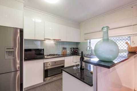 2 Bedroom With Parking & AC Close To Beach & City - St Kilda Accommodation 3