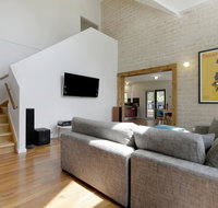 2 Marma Retreat with jacuzzi heated pool pet friendly Foxtel - St Kilda Accommodation