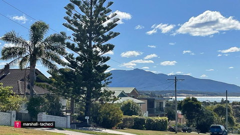 Bermagui Breeze Holiday House 5 Bedroom 18-20 Mumbulla Street - Bermagui - St Kilda Accommodation 1