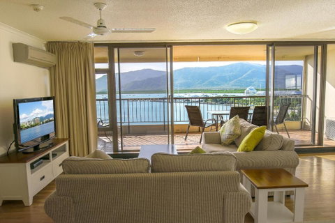 Cairns Aquarius - St Kilda Accommodation 3
