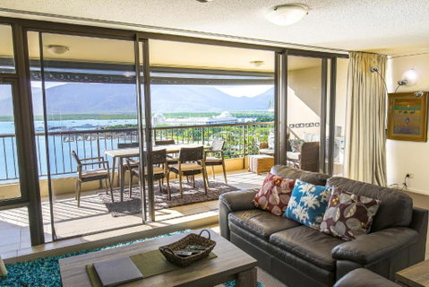 Cairns Aquarius - St Kilda Accommodation 2