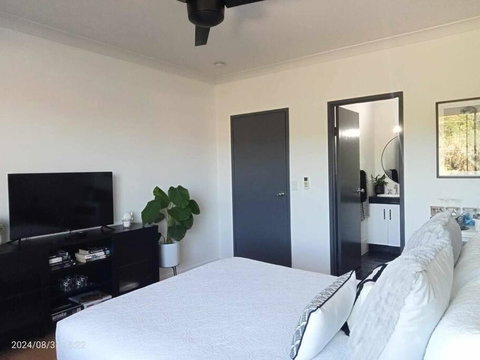 Cairns Chic Suite - Apartment A - St Kilda Accommodation 2