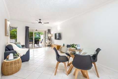 Cairns Esplanade 2BR Waterfront Apartment Sleeps 6 - St Kilda Accommodation 0