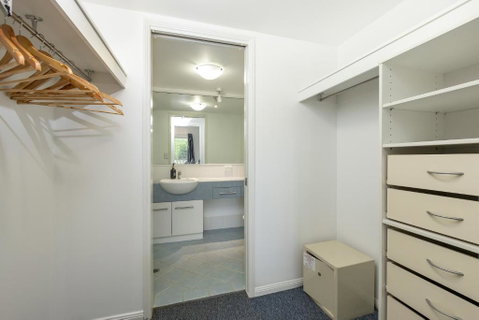 Cairns Esplanade 2BR Waterfront Apartment Sleeps 6 - St Kilda Accommodation 4